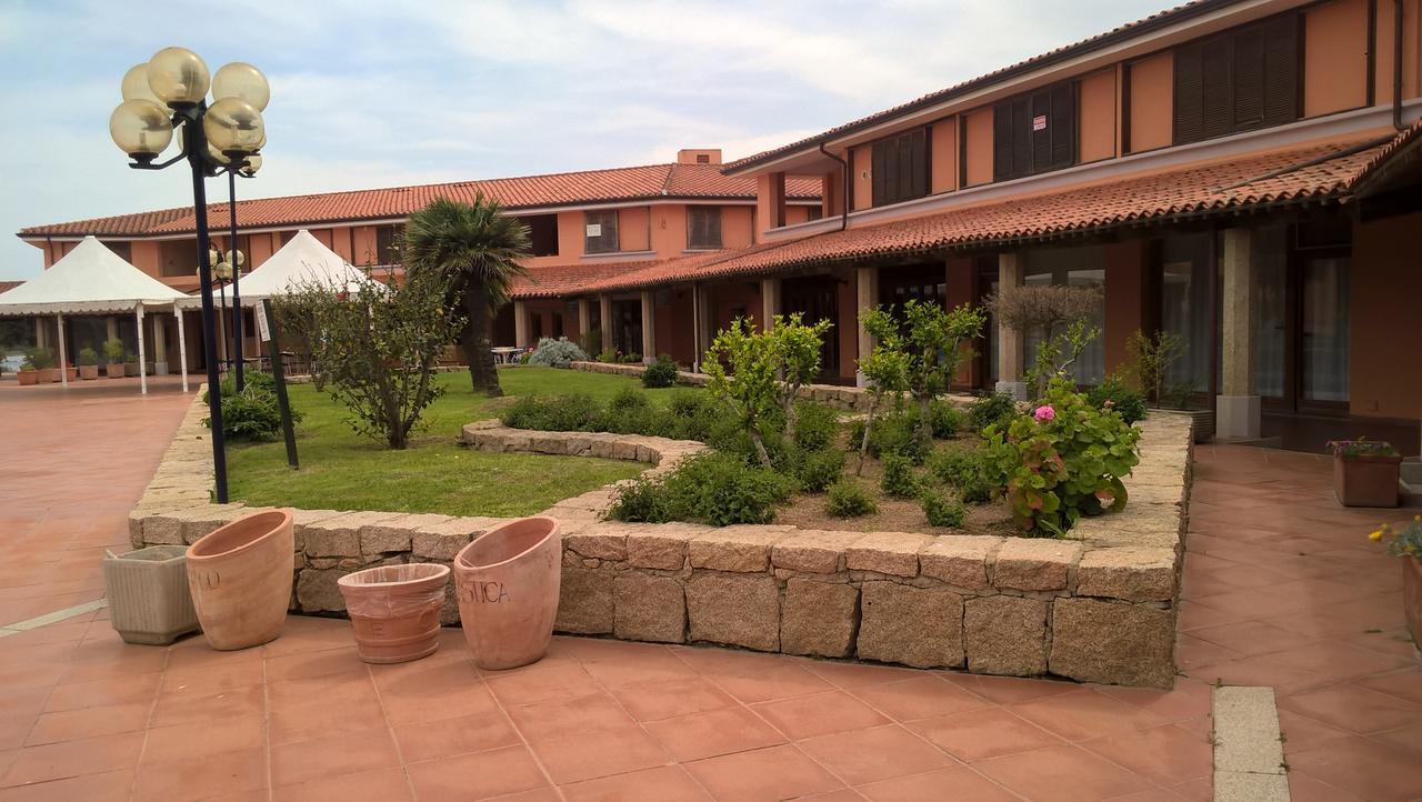 Residence Porto Coda Cavallo ซาน เตโอโดโร ภายนอก รูปภาพ
